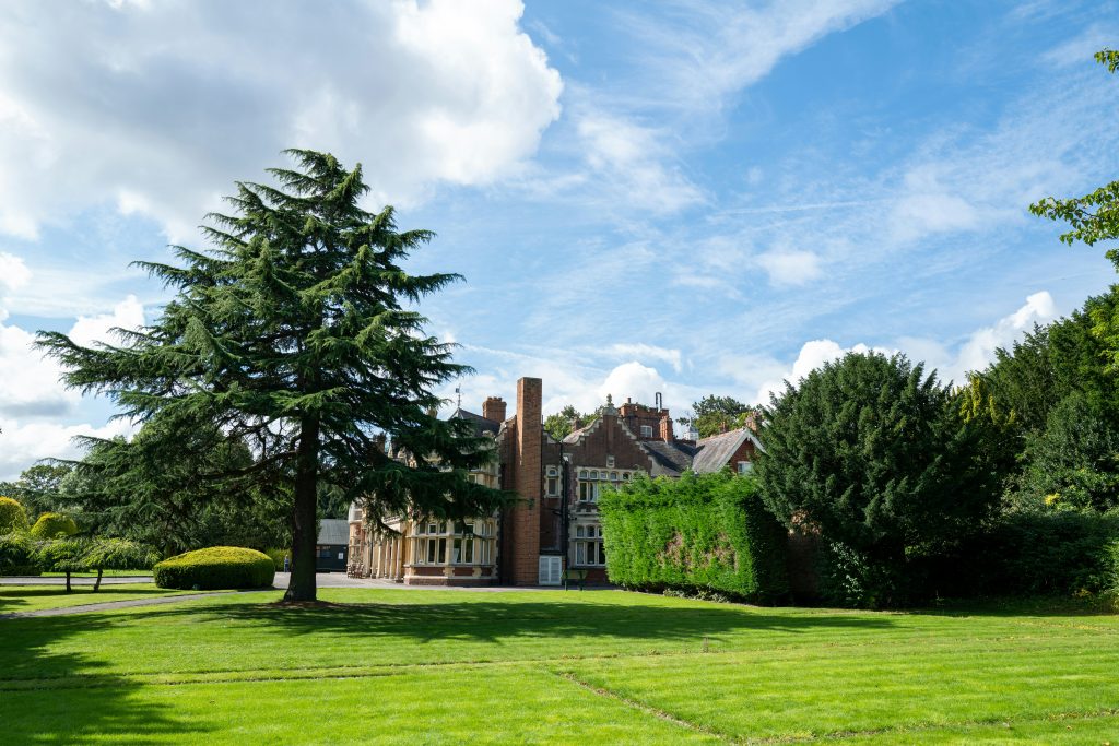 courier service milton keynes